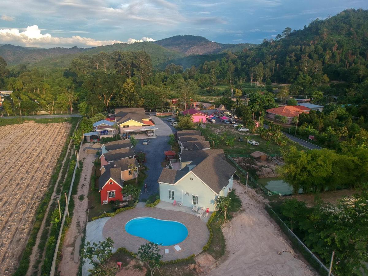 Evie Mae Resort Ban Cha-om 外观 照片